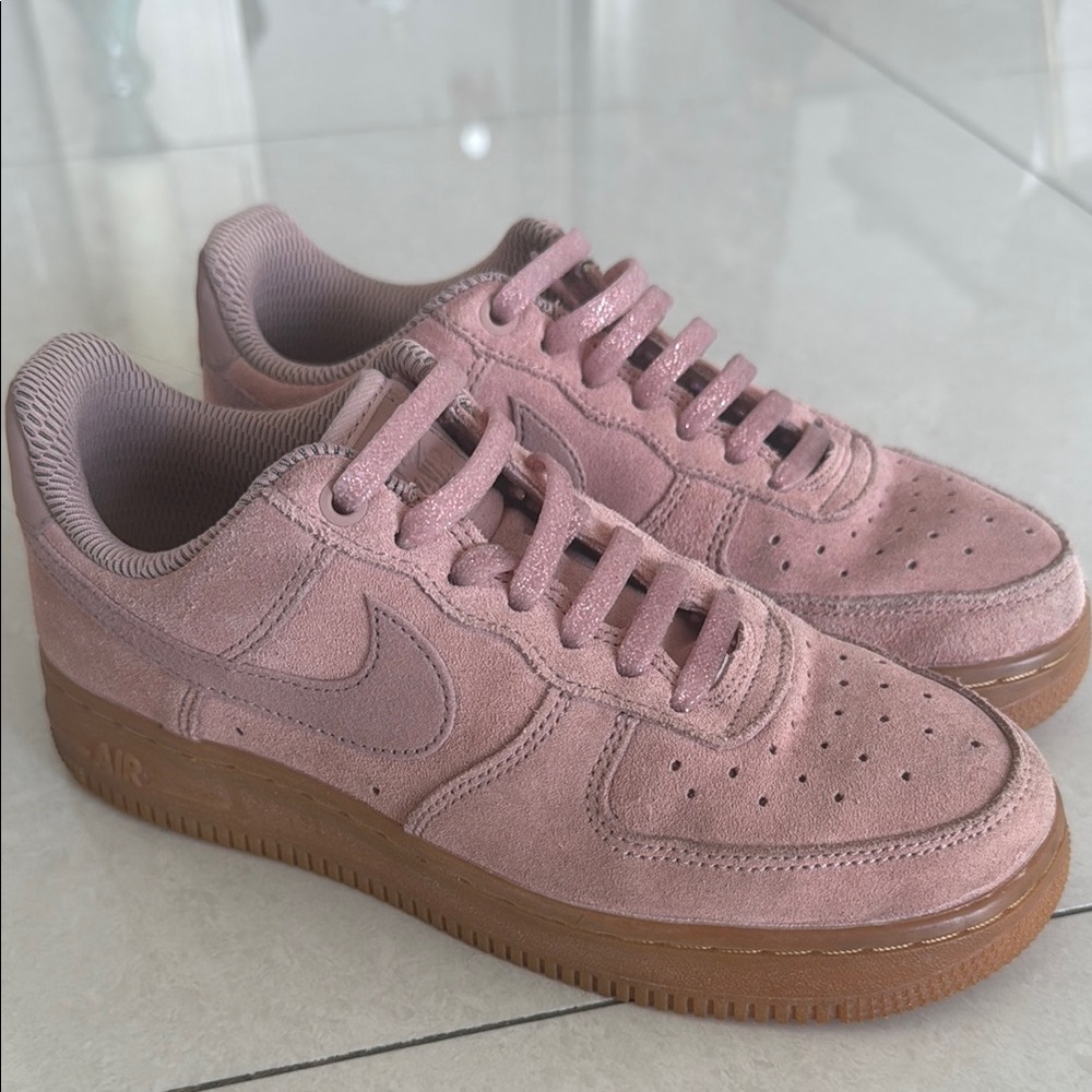 Nike Air Force 1 07 LV8 Suede 'Particle Pink Gum Pink Pig RARE